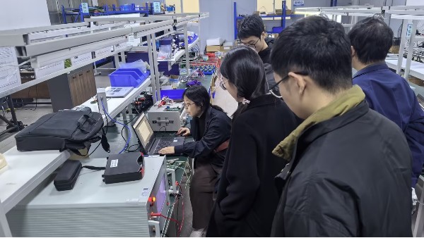 聚焦创新：德刚精工研发团队共议避雷器在线监测新方案